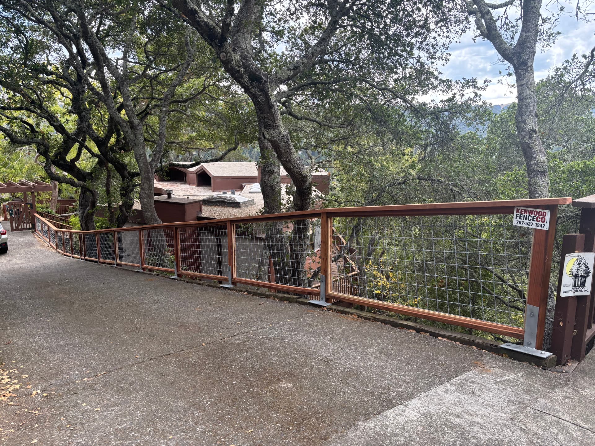 Mill Valley — 42" Hog Wire Fence on Sloped Driveway